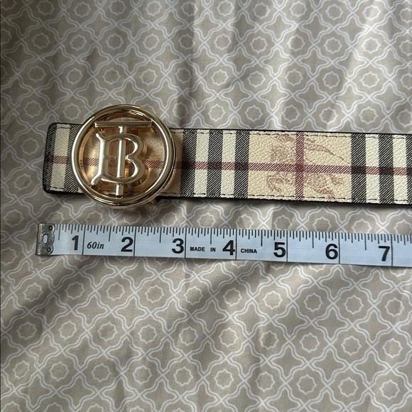 NWOT…Fashion Inspired Item (BELTS)
Reversible Belt
#32 - Picture 6 of 7